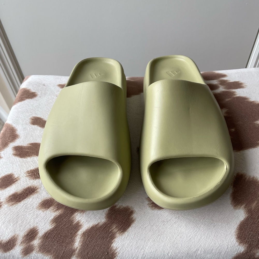 Yeezy Slides ‘Resin’ Size 8 - UNISEX